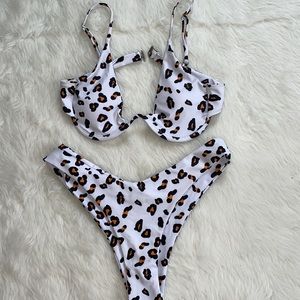 SNOW LEOPARD FLATTERING V WIRE BIKINI